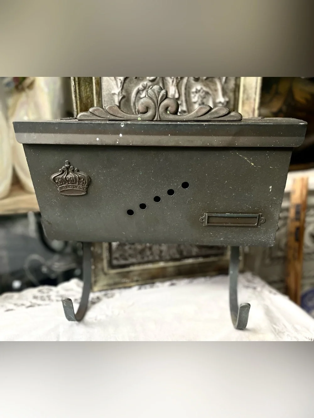 Vintage metal mailbox crown